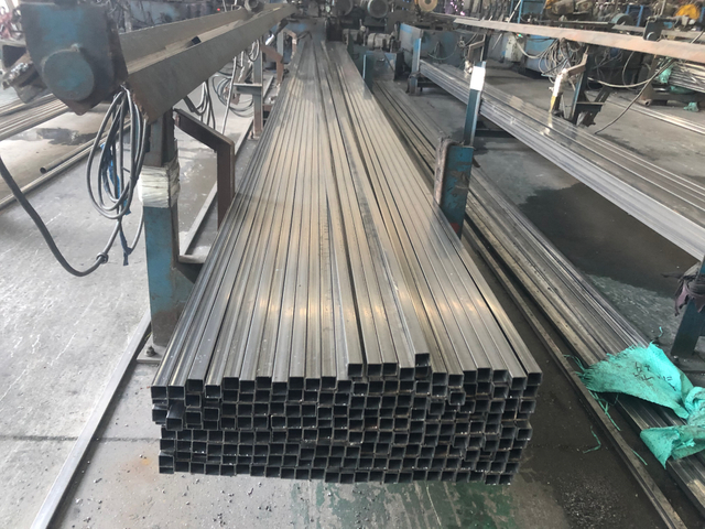 304 round stainless steel pipe seamless stainless steel pipe